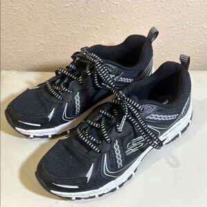 Sketchers size 6